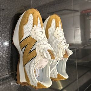 New balance 327 white leather/ tan trim